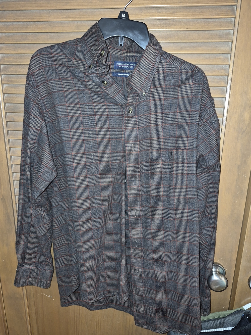 Roundtree & Yorke Men's Brown and Gray Plaid Button-Down Shirt